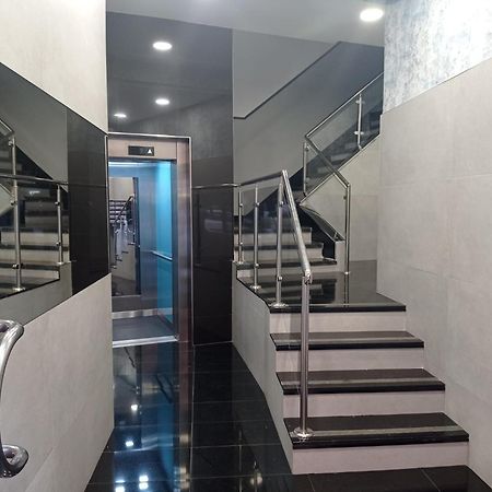 Amplio, Luminoso Y Moderno Cerca Del Casco Viejo Apartment Bilbao Luaran gambar