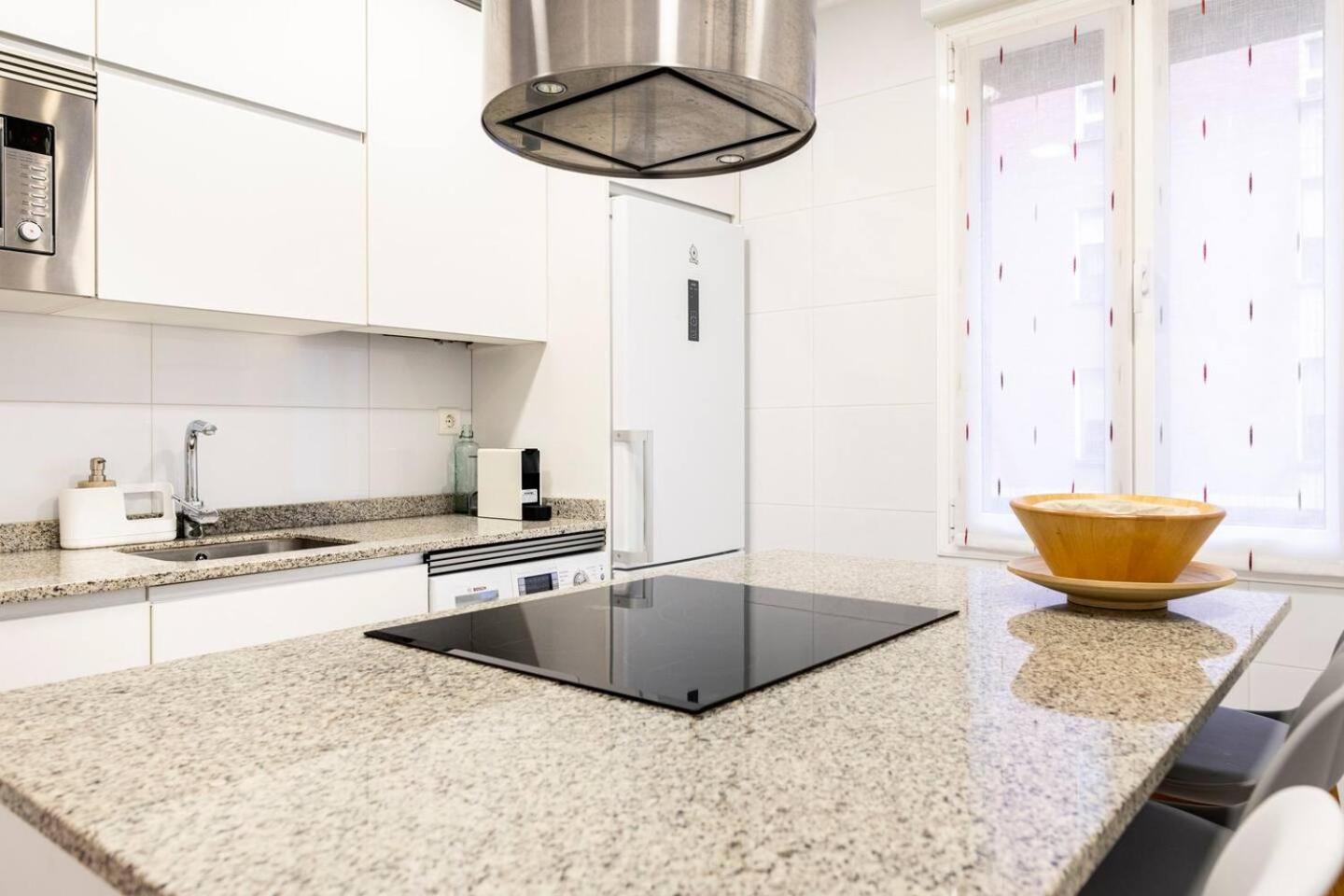 Amplio, Luminoso Y Moderno Cerca Del Casco Viejo Apartment Bilbao Luaran gambar