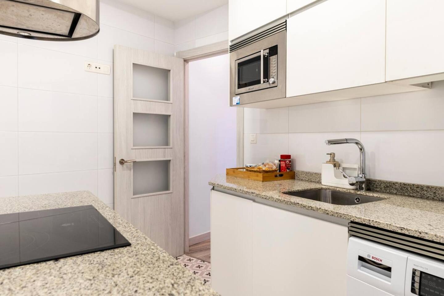 Amplio, Luminoso Y Moderno Cerca Del Casco Viejo Apartment Bilbao Luaran gambar