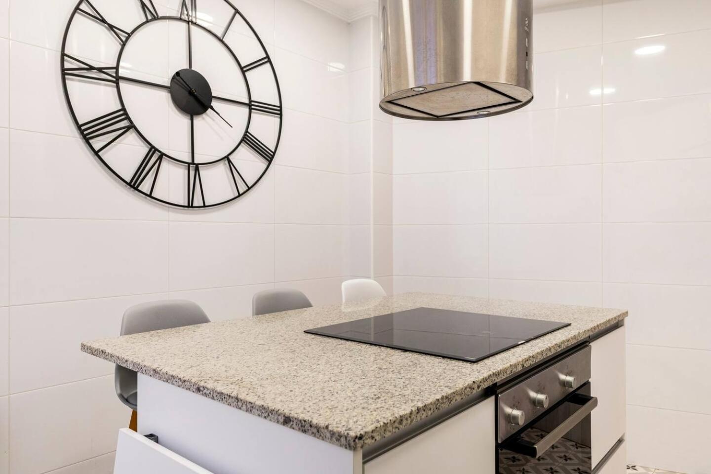 Amplio, Luminoso Y Moderno Cerca Del Casco Viejo Apartment Bilbao Luaran gambar